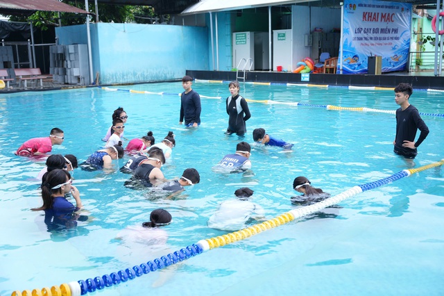 Tăng cường phổ cập kỹ năng ph&ograve;ng chống đuối nước cho thanh thiếu nhi X&atilde; Ph&ugrave; Đổng &ndash; Th&agrave;nh phố H&agrave; Nội - Ảnh 4.