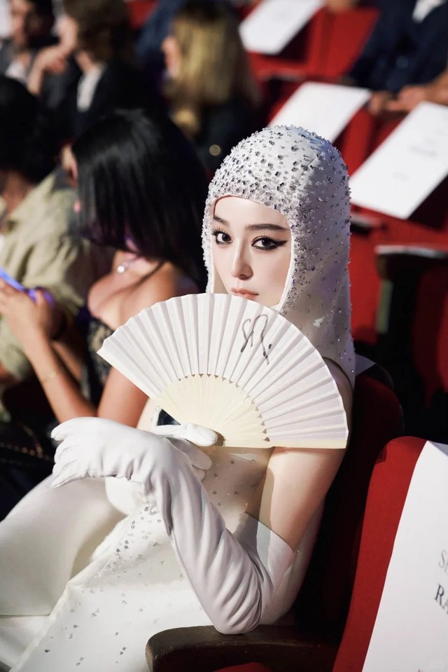 Phạm Băng Băng tím lịm so kè từng mét ghế với Cardi B - "ma nữ" Mai Davika, 3 chị "chơi trội" hết mình không ai chịu thua ai - Ảnh 13.