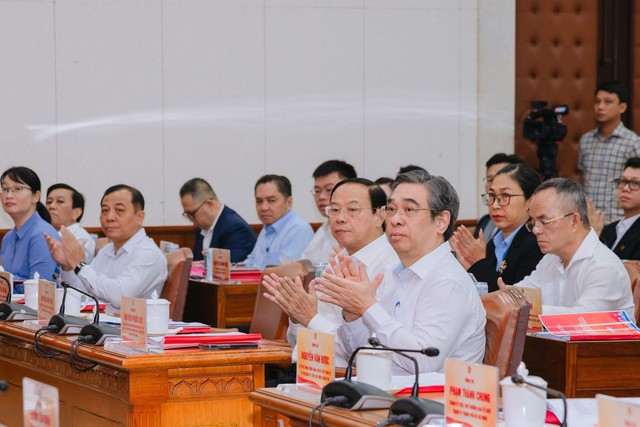 Đảng bộ Ủy ban nhân dân Thành phố Hồ Chí Minh tổ chức Hội nghị Ban Chấp hành lần thứ tư: Quyết tâm tăng trưởng hai con số, tạo động lực mới cho phát triển - Ảnh 2.