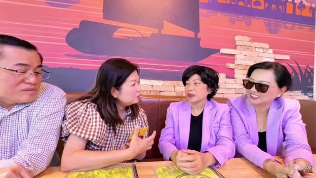 Cặp vợ chồng Việt kiều đưa tiền cho 2 nữ nghệ sĩ từ Việt Nam qua Mỹ- Ảnh 1.