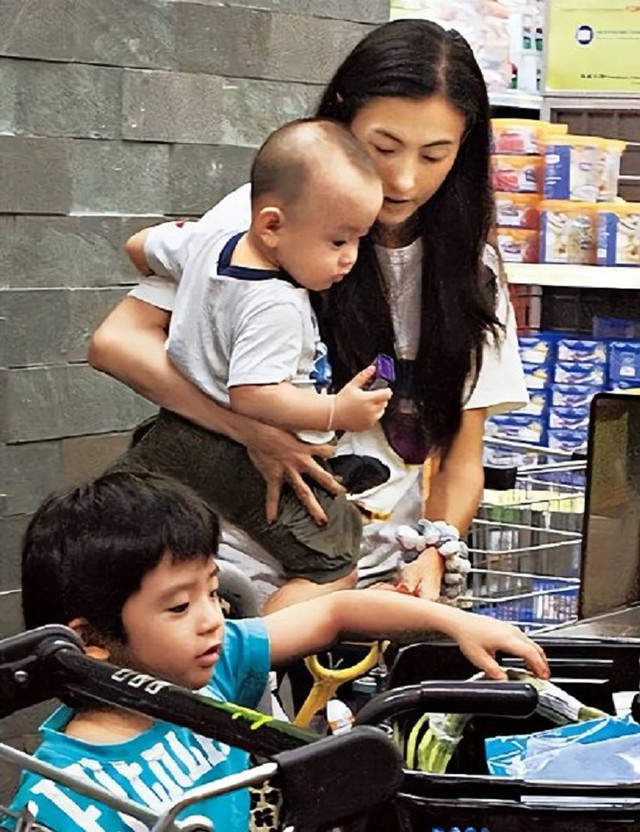 Những vất vả của Trương Bá Chi khi kết hôn với Tạ Đình Phong: Sảy thai nhiều lần, gánh áp lực gia đình trong cô độc- Ảnh 3.