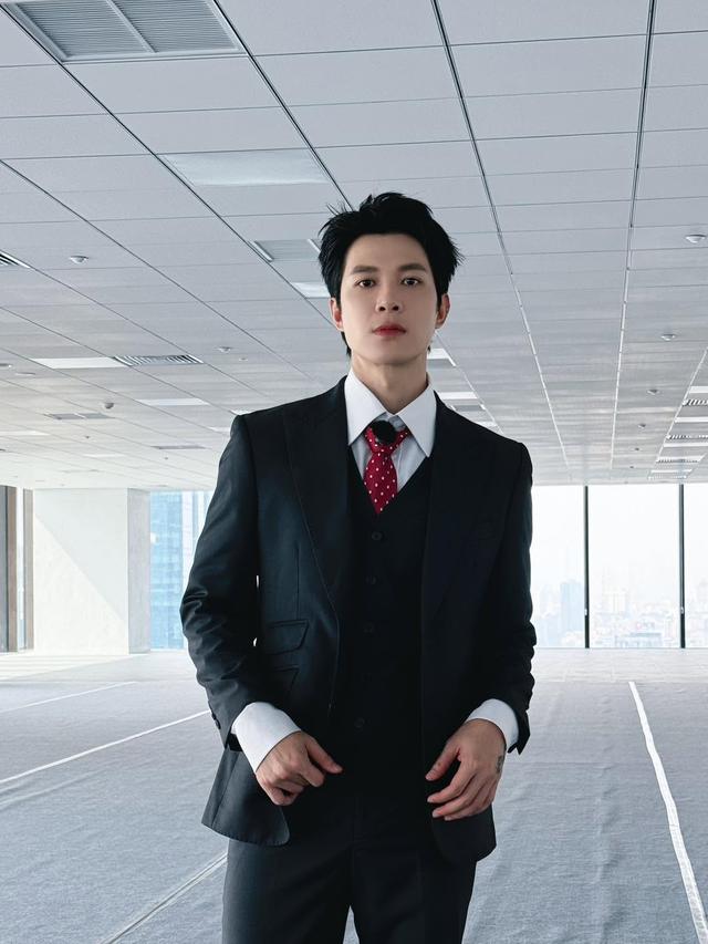 Ca sĩ Việt vừa được đề cử đẹp nhất thế giới: Nhan sắc như t&agrave;i phiệt trong truyện bước ra, đến đ&acirc;u cũng th&agrave;nh t&acirc;m điểm- Ảnh 6.