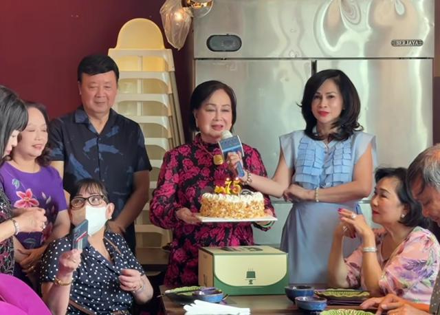 2 NSND tới dự tiệc của vợ chồng NSƯT từ Mỹ về nước- Ảnh 1.