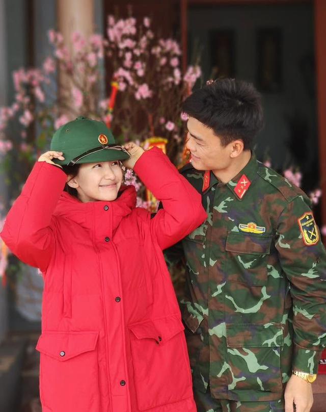 Ca sĩ Việt nhận bằng khen tỉnh C&agrave; Mau: Chạy show kh&ocirc;ng xuể sau hit 321 triệu views, hạnh ph&uacute;c b&ecirc;n h&ocirc;n phu Đại &uacute;y- Ảnh 6.
