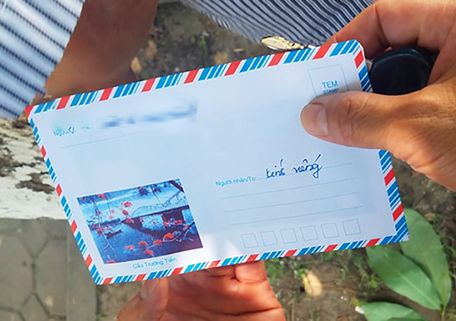 Yêu nhau gần 2 năm, cùng bạn trai về quê chịu tang ông nội, vậy mà vì chiếc phong bì viếng, tôi bị anh chia tay trong cay đắng- Ảnh 1.