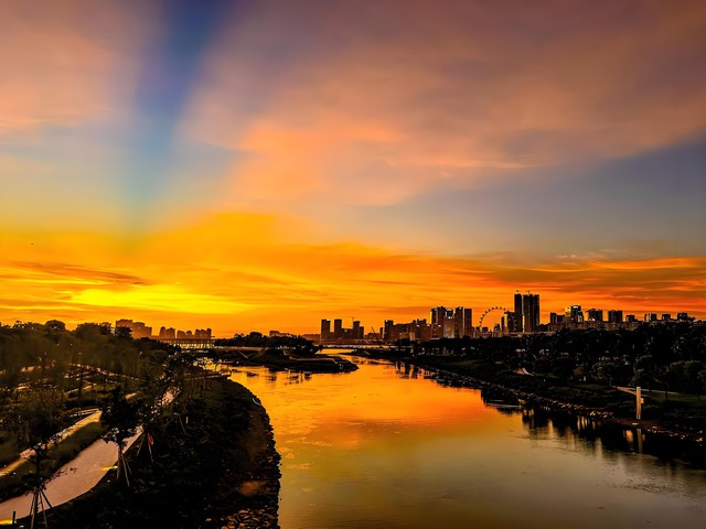 V&igrave; sao bầu trời c&oacute; m&agrave;u xanh?- Ảnh 2.