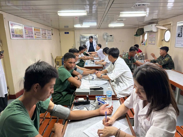 Y học cổ truyền theo những người thầy thuốc ra Trường Sa - Ảnh 4.