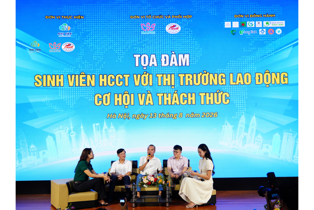 Sinh vi&ecirc;n chủ động &ldquo;đ&oacute;n&rdquo; cơ hội nghề nghiệp từ thị trường lao động - Ảnh 3.