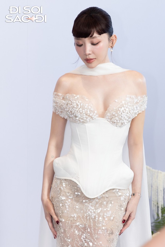 Tóc Tiên mặc váy cưới - Ảnh 1.