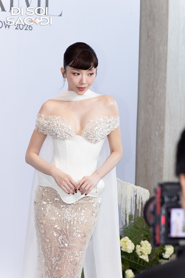 Tóc Tiên mặc váy cưới - Ảnh 3.