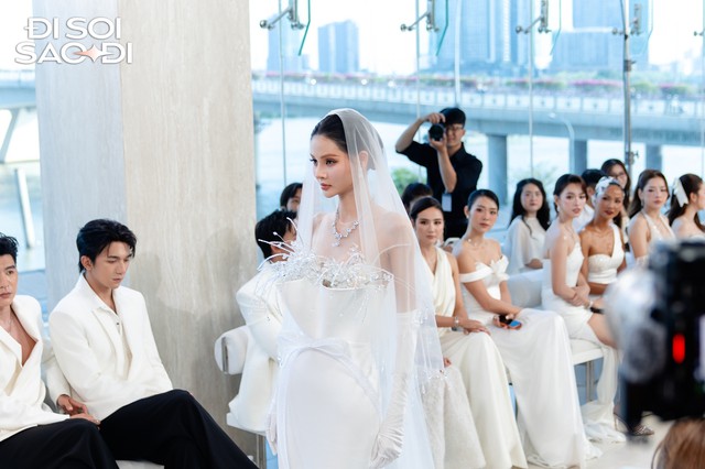 Hương Giang âm thầm sửa lại vòng 1 không ai hay- Ảnh 2.
