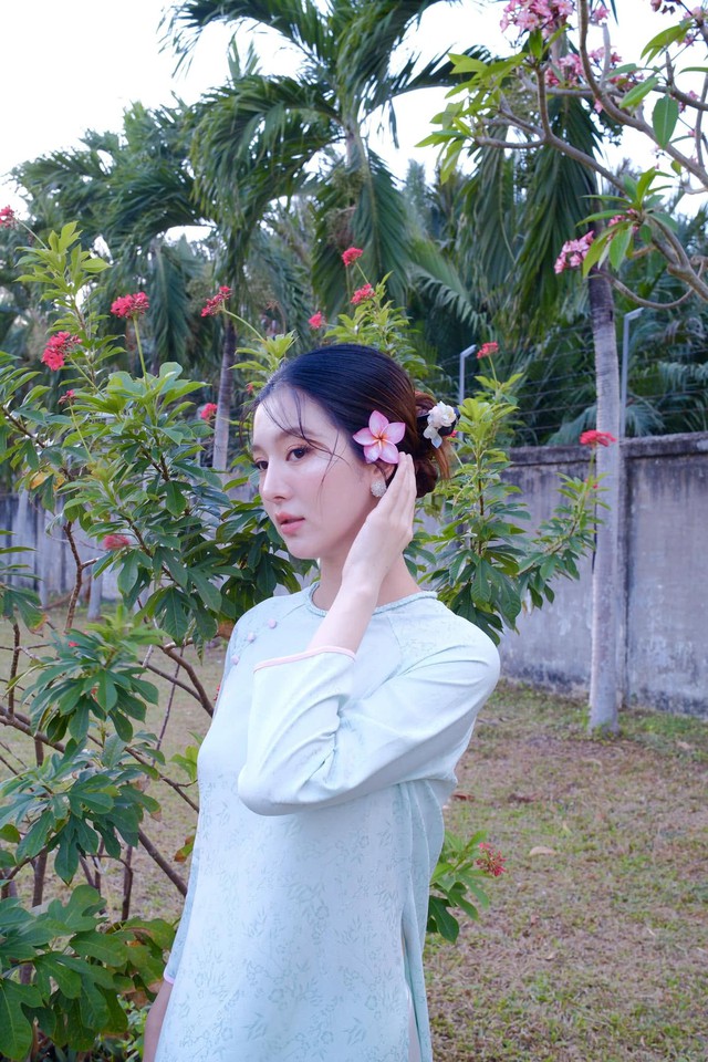 Mỹ nh&acirc;n qu&ecirc; miền T&acirc;y cưới ca sĩ hơn 17 tuổi: Được chồng giao giữ hết tiền, sống trong biệt thự 20 tỷ đồng - Ảnh 1.