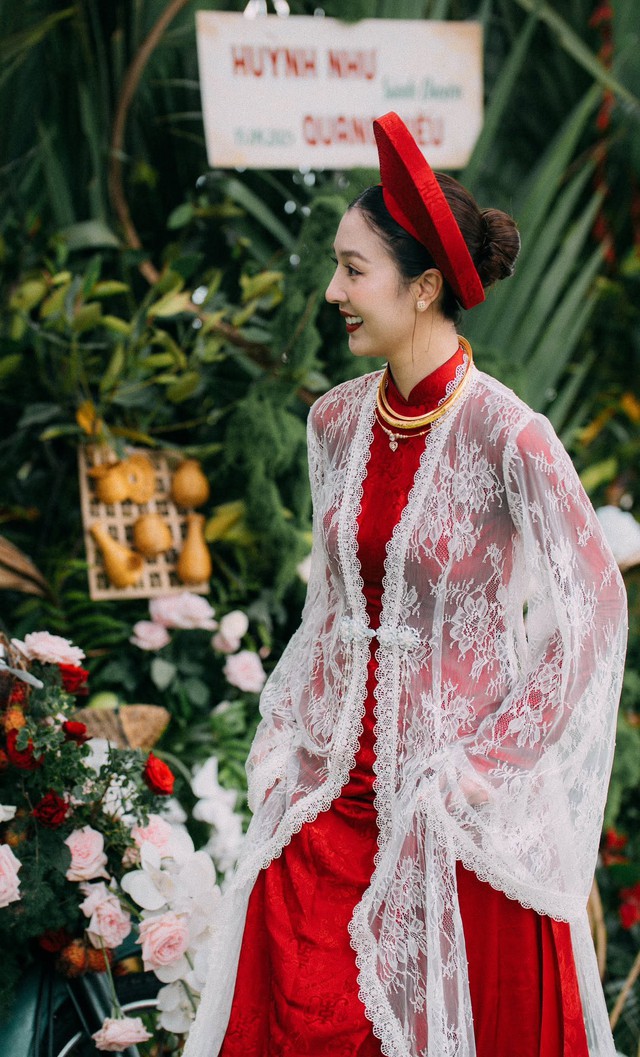 Mỹ nh&acirc;n qu&ecirc; miền T&acirc;y cưới ca sĩ hơn 17 tuổi: Được chồng giao giữ hết tiền, sống trong biệt thự 20 tỷ đồng - Ảnh 5.