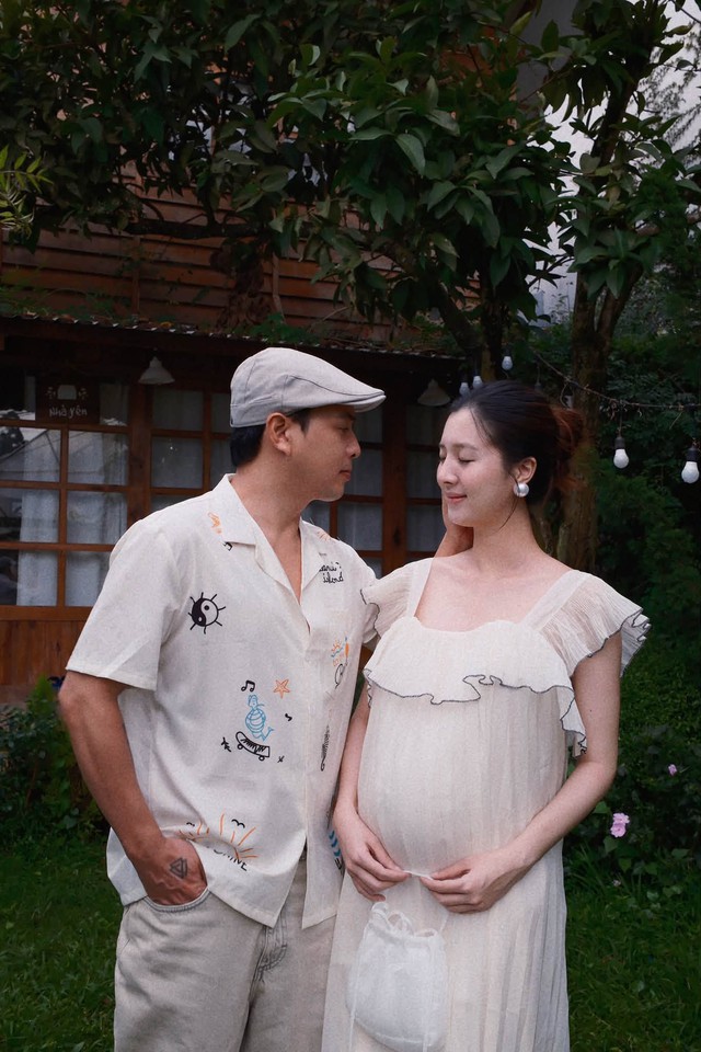 Mỹ nh&acirc;n qu&ecirc; miền T&acirc;y cưới ca sĩ hơn 17 tuổi: Được chồng giao giữ hết tiền, sống trong biệt thự 20 tỷ đồng - Ảnh 8.