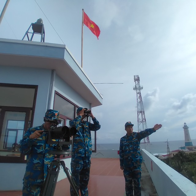 Bộ đội Ra đa tham gia bảo vệ vững chắc vùng trời Trường Sa - Ảnh 2.