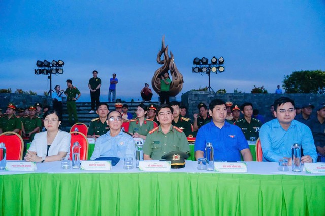 Kỷ niệm 20 năm Chiến dịch tình nguyện Hành quân xanh: Dấu chân tình nguyện, vì Nhân dân phục vụ - Ảnh 2.