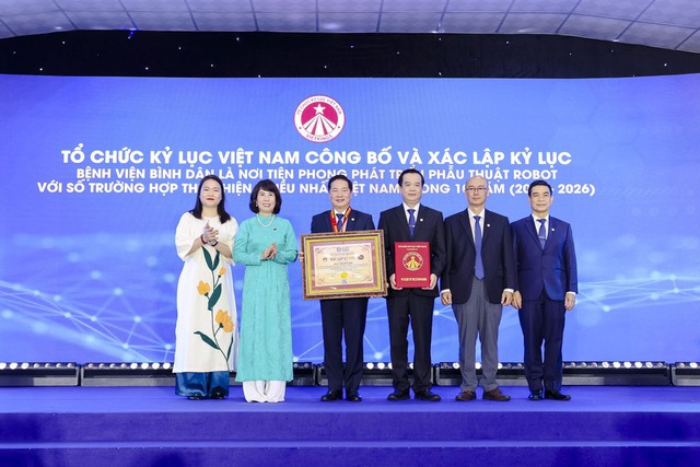 Bước tiến thời đại của y học Việt Nam: 10 năm từ tiên phong đến tự chủ công nghệ phẫu thuật robot - Ảnh 3.