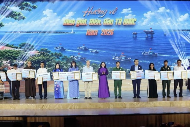 Hơn 55 tỷ đồng gửi trọn nghĩa t&igrave;nh từ hậu phương đến tuyến đầu Tổ quốc - Ảnh 3.