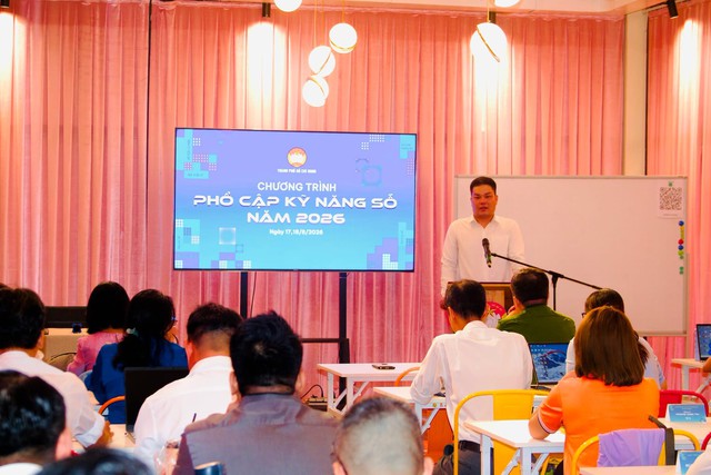 TP. Hồ Ch&iacute; Minh: Tập huấn kỹ năng số cho c&aacute;n bộ cơ sở, đưa chuyển đổi số đến từng khu d&acirc;n cư - Ảnh 1.