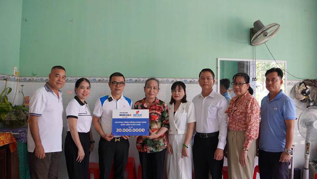 Sưởi ấm những đ&ocirc;i tay "gieo chữ" nơi bi&ecirc;n thuỳ T&acirc;y Ninh - Ảnh 2.