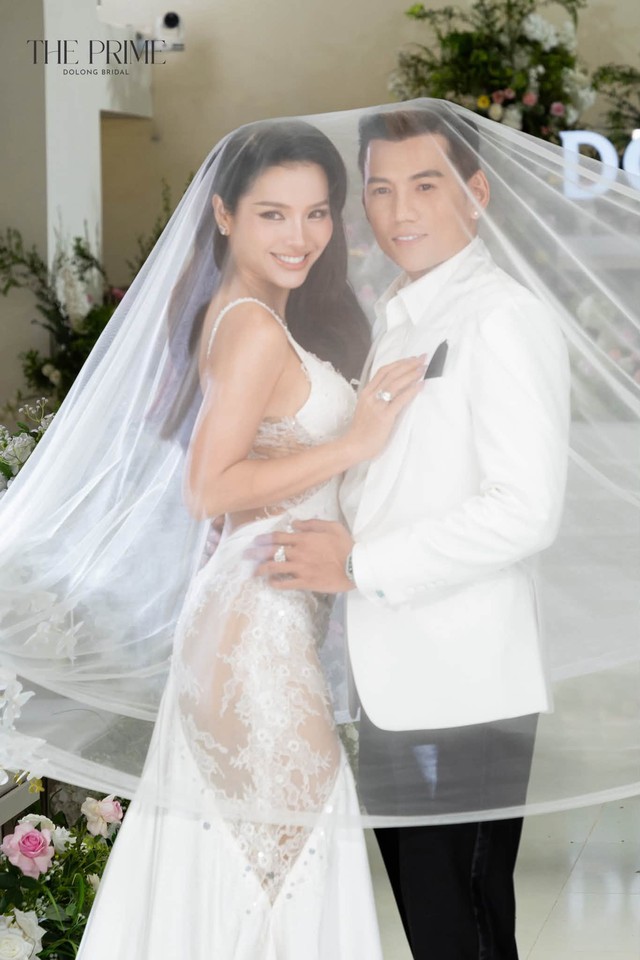 Mẹ đơn thân Vbiz được đại gia kim cương si mê: "Cưỡi" G63 cưới về, sống trong biệt thự 5 tầng ở phường Thạnh Mỹ Tây- Ảnh 1.