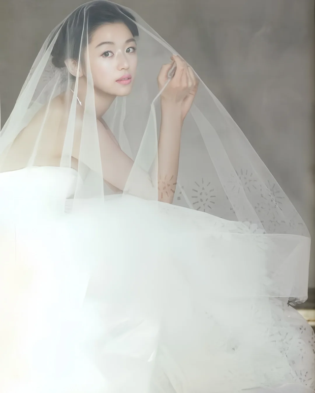 Loạt ảnh cưới huyền thoại chưa từng c&ocirc;ng bố của Jeon Ji Hyun- Ảnh 12.
