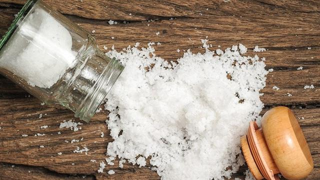 Vì sao nên đổ muối vào bồn cầu khi bị tắc nghẽn?- Ảnh 3.