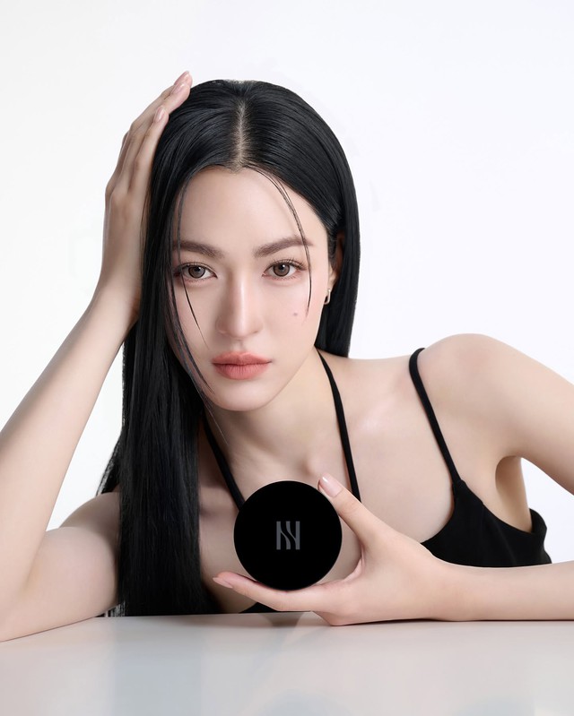 Mỹ nh&acirc;n 9x trở th&agrave;nh "người phụ nữ đẹp nhất thế giới năm 2026", nhan sắc thế n&agrave;o m&agrave; lấn &aacute;t cả Địch Lệ Nhiệt Ba? - Ảnh 3.