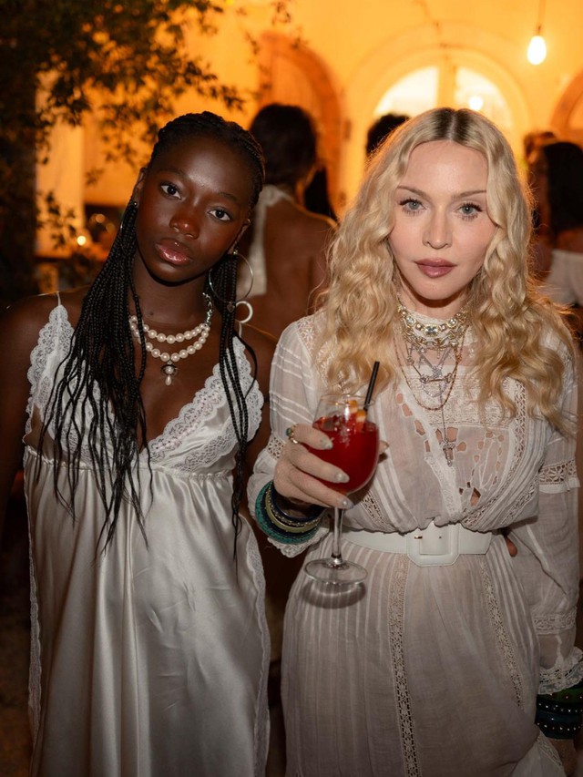"Nữ hoàng" Madonna mừng sinh nhật tuổi 68: "Ferrari cũ vẫn là Ferrari"- Ảnh 8.