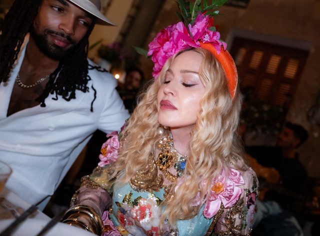 "Nữ hoàng" Madonna mừng sinh nhật tuổi 68: "Ferrari cũ vẫn là Ferrari"- Ảnh 6.