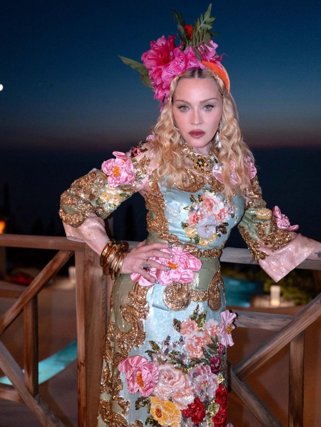 "Nữ hoàng" Madonna mừng sinh nhật tuổi 68: "Ferrari cũ vẫn là Ferrari"- Ảnh 1.
