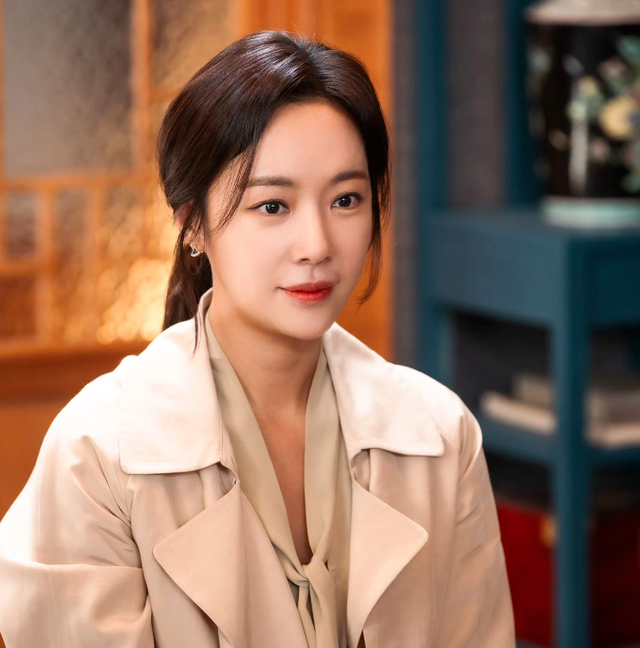 Hwang Jung Eum tụt dốc sau khi lĩnh &aacute;n t&ugrave; v&igrave; biển thủ c&ocirc;ng quỹ- Ảnh 4.
