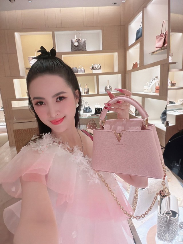 Mỹ nhân người miền Tây từ khó khăn thành Hoa hậu: Xây nhà 10 tỷ báo hiếu, chuyện yêu đương bí ẩn- Ảnh 10.