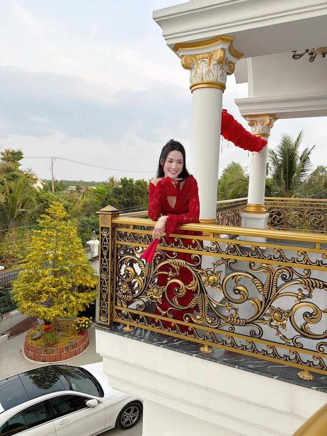 Mỹ nhân người miền Tây từ khó khăn thành Hoa hậu: Xây nhà 10 tỷ báo hiếu, chuyện yêu đương bí ẩn- Ảnh 9.