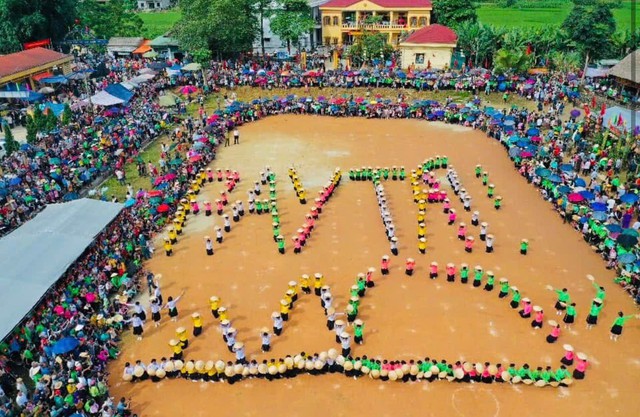 “Pái toòng nên duyên - Pay tái nghĩa tình” – một lễ hội văn hóa đặc sắc của người Tày, Nùng, Dao xã vùng cao Lâm Thượng - Ảnh 1.