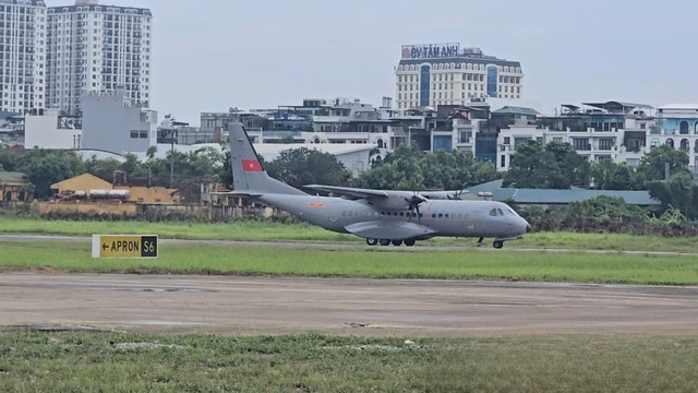 Chuyến bay đặc biệt đưa 7.104 mẫu h&agrave;i cốt liệt sĩ ra H&agrave; Nội phục vụ gi&aacute;m định ADN - Ảnh 1.