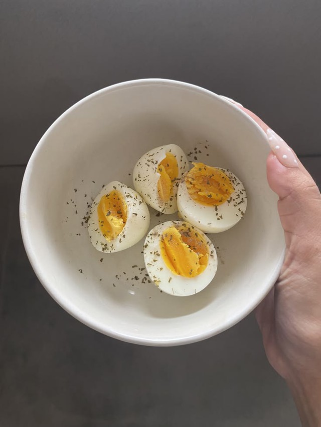 Mẹ 3 con giữ d&aacute;ng bằng bữa s&aacute;ng b&aacute;n đầy ở chợ Việt- Ảnh 2.