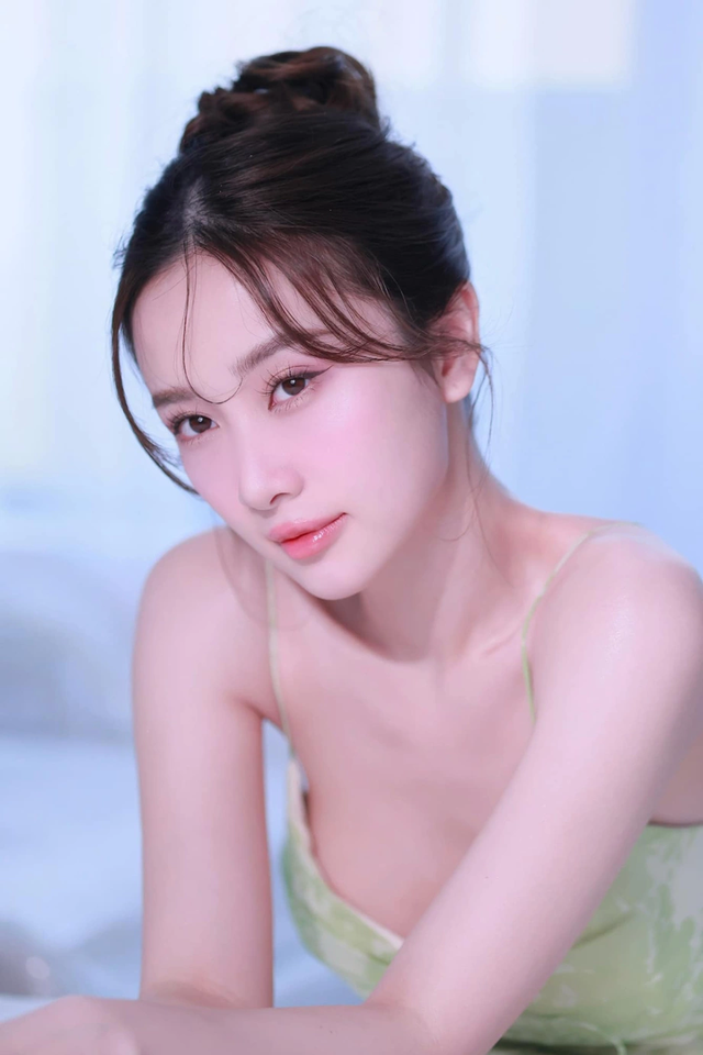Jun Vũ được đề cử Top 100 Gương mặt đẹp nhất thế giới 2026, người ta lại quan tâm đến vòng eo 2 gang tay của cô và môn thể thao "khó nhằn" - Ảnh 9.