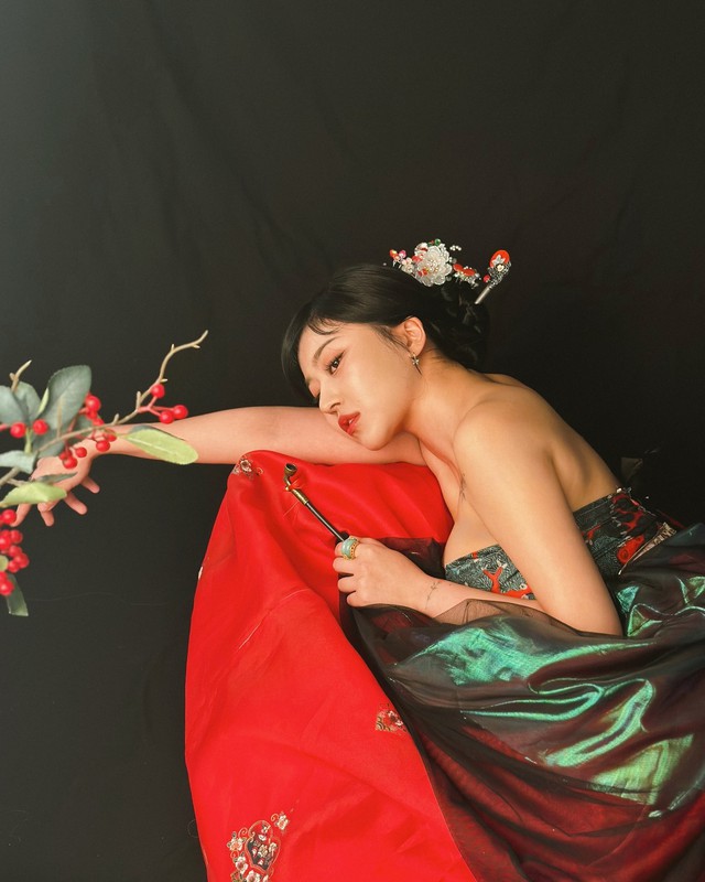 B&agrave; đồng sexy nhất H&agrave;n Quốc thừa nhận độ ngực, muốn c&oacute; body giống Jennie- Ảnh 1.