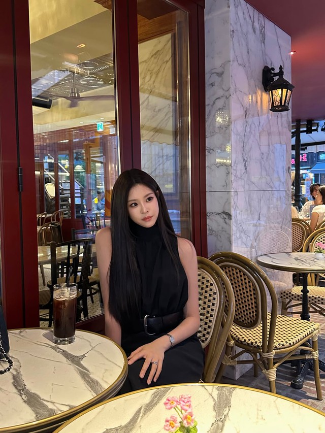 Hoa hậu bị "đ&agrave;o" loạt ảnh qu&aacute; khứ, d&acirc;n mạng chỉ tr&iacute;ch "dao k&eacute;o" qu&aacute; đ&agrave; kh&ocirc;ng xứng đăng quang!- Ảnh 9.