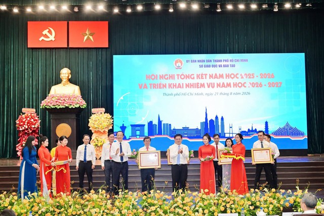 Rạng rỡ truyền thống giáo dục Thành phố: Trường THPT Marie Curie với những dấu ấn vinh quang tại Hội nghị Tổng kết năm học 2025 – 2026 - Ảnh 3.
