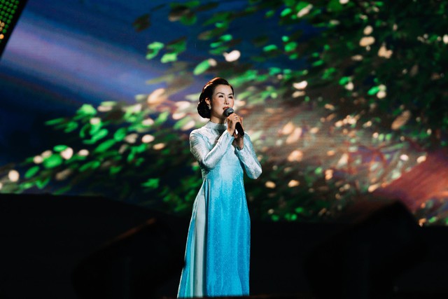 Mẹ 2 con c&oacute; "cơ địa viral" ở concert quốc gia: Cất giọng l&agrave; lấy trọn nước mắt kh&aacute;n giả, đắt show ch&iacute;nh luận bậc nhất- Ảnh 2.