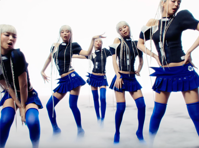 C&oacute; phước như g&aacute;i Việt sinh năm 1997: N&acirc;ng khăn sửa t&uacute;i cho BLACKPINK, "cầm đầu" nam nghệ sĩ nổi tiếng nhất thế giới- Ảnh 7.