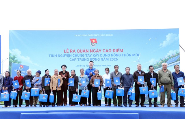Tuổi trẻ chung tay x&acirc;y dựng n&ocirc;ng th&ocirc;n mới, l&agrave;ng qu&ecirc; đ&aacute;ng sống - Ảnh 2.