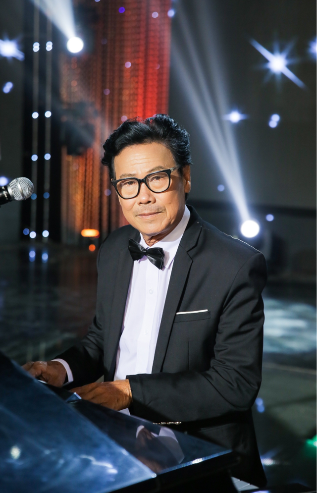 NSƯT U70 xuất hiện tại concert Quốc gia được mệnh danh &ldquo;&ocirc;ng ho&agrave;ng nhạc đỏ&rdquo;, sở hữu 5 h&ograve;n đảo, x&acirc;y nh&agrave; h&aacute;t ri&ecirc;ng   - Ảnh 3.