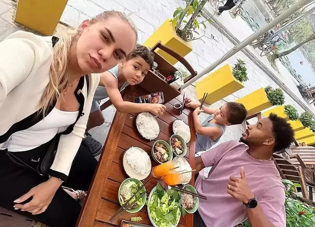 Sau thưởng nóng 100 triệu và xế hộp, Xuân Son bất ngờ được nhận một phần thưởng “trọn đời” từ người dân - Ảnh 2.