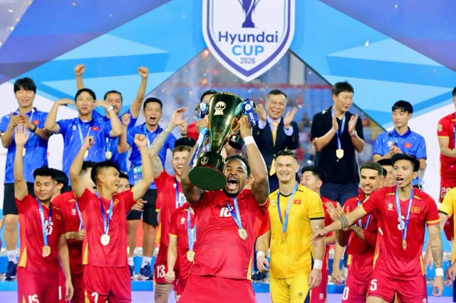 Sau thưởng nóng 100 triệu và xế hộp, Xuân Son bất ngờ được nhận một phần thưởng “trọn đời” từ người dân - Ảnh 3.
