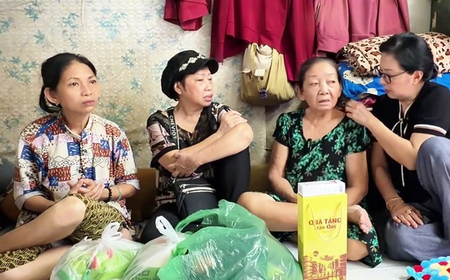 Vợ đầu NSND Thanh Tuấn 77 tuổi vẫn phải đi chạy xe &ocirc;m nu&ocirc;i con g&aacute;i 58 tuổi bệnh nặng- Ảnh 1.