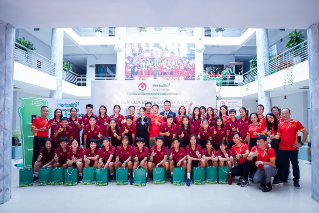 Herbalife Việt Nam đồng hành cùng Liên đoàn Bóng đá Việt Nam tổ chức buổi gặp gỡ “Tiếp Lửa Bóng Đá Việt Nam”, động viên Đội tuyển Bóng đá Nữ Quốc gia và Đội tuyển U-23 Quốc gia trước thềm Giải đấu Châu Á 2026 - Ảnh 2.