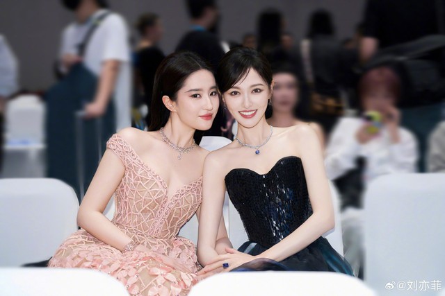 Nghỉ chơi với Dương Mịch, 2 mỹ nhân đình đám trở thành bạn thân, gắn bó suốt 12 năm- Ảnh 1.